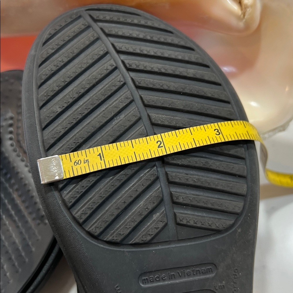 Crocs Sanrah Diamante Wedge Flip Flops in black with gold embellishments sz 6 - Picture 15 of 15